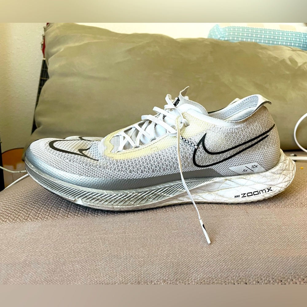 Nike Zoomx streakfly 
Men’s 10
Women’s 11.5
White metallic silver